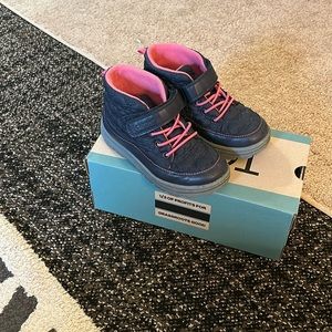 Carter’s toddler winter boot .Size 11